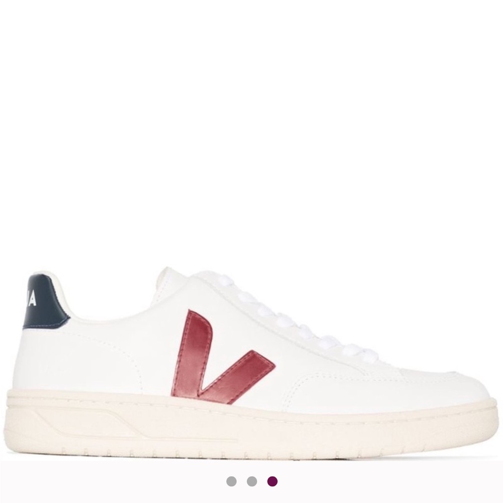 Veja V12 size EU 38. White/ Marsala/ Nautico